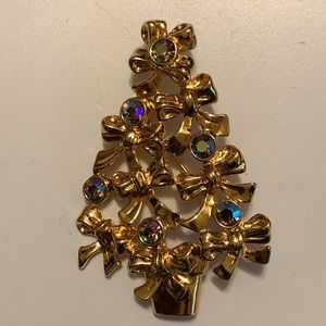 AVON CHRISTMAS TREE BROOCH